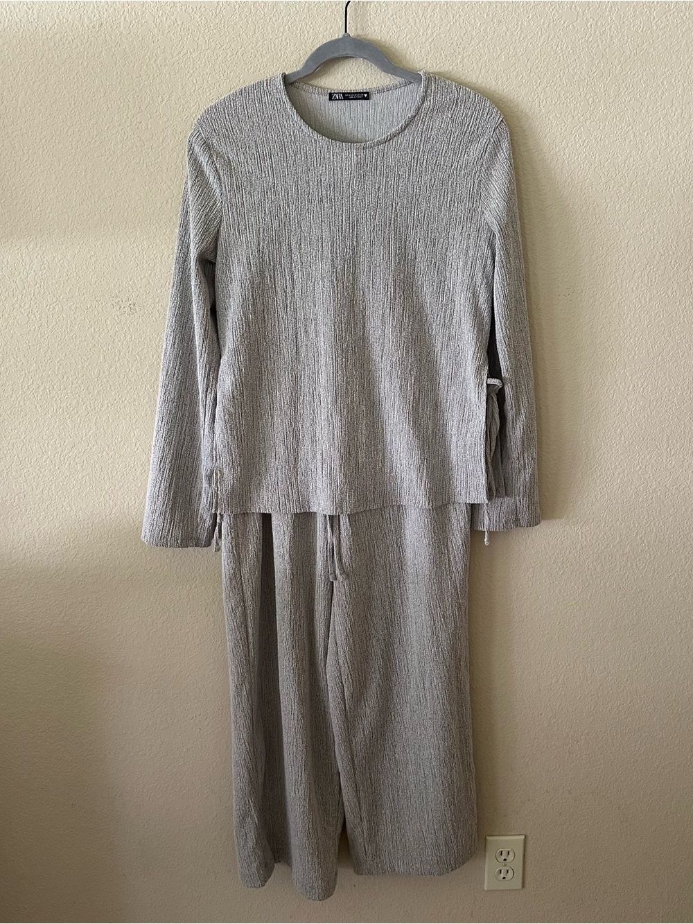 Zara Light Gray Ribbed Long-Sleeve Top with Wide Leg Pants size Medium